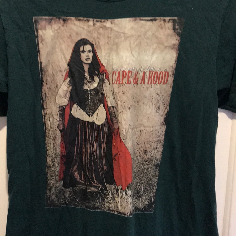 Cape & Hood Into The Woods large t-shirt